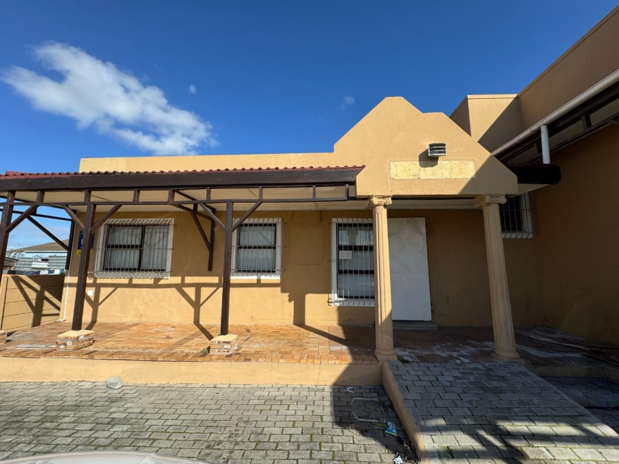  Bedroom Property for Sale in Hillcrest Heights Western Cape